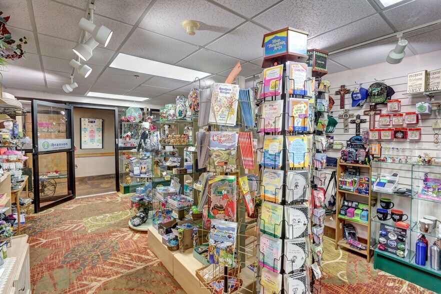 More Photos Of 3257 Shepherd of the Hills Expy, Branson Hotel For Sale