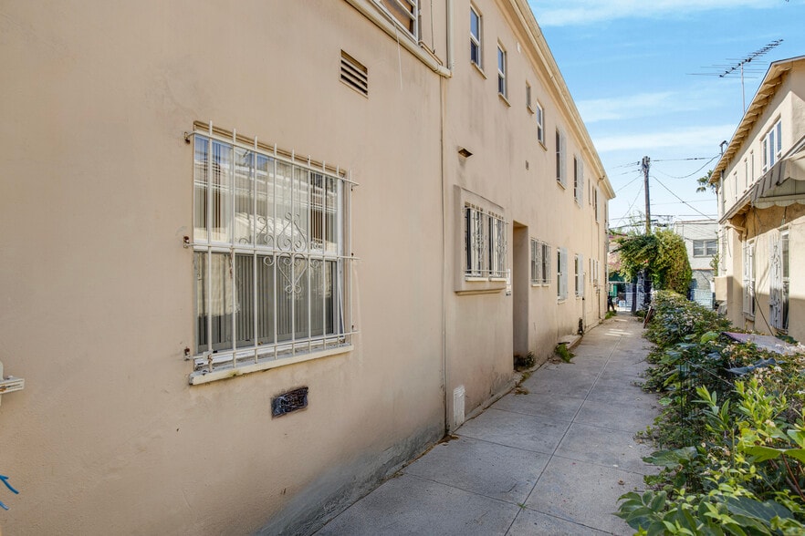 More Photos Of 461 N Vista St, Los Angeles Apartments For Sale
