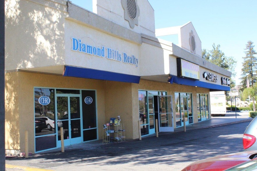 More Photos Of 26970-26974 Rainbow Glen Dr, Santa Clarita Freestanding For Lease
