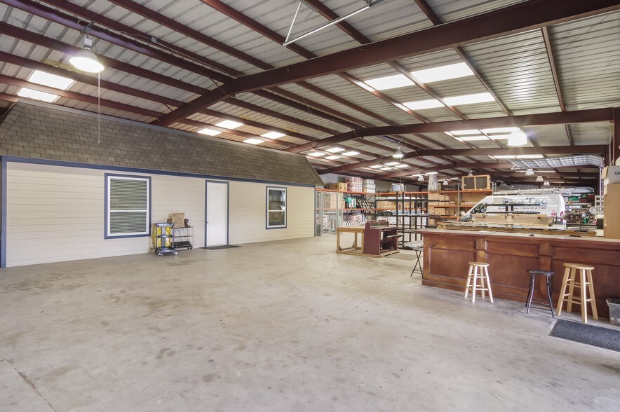 More Photos Of 12543 Perry Rd, Houston Warehouse For Sale