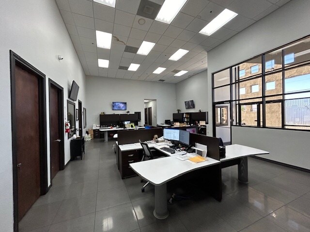 More Photos Of 821 Union Pacific Blvd, Laredo Warehouse For Lease