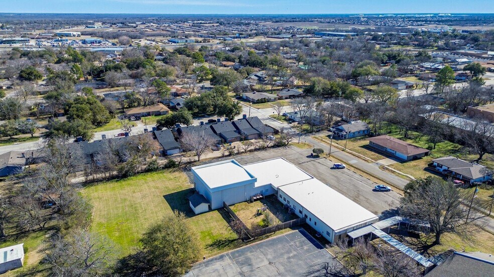 More Photos Of 5605 Wesley St, Greenville Flex For Lease