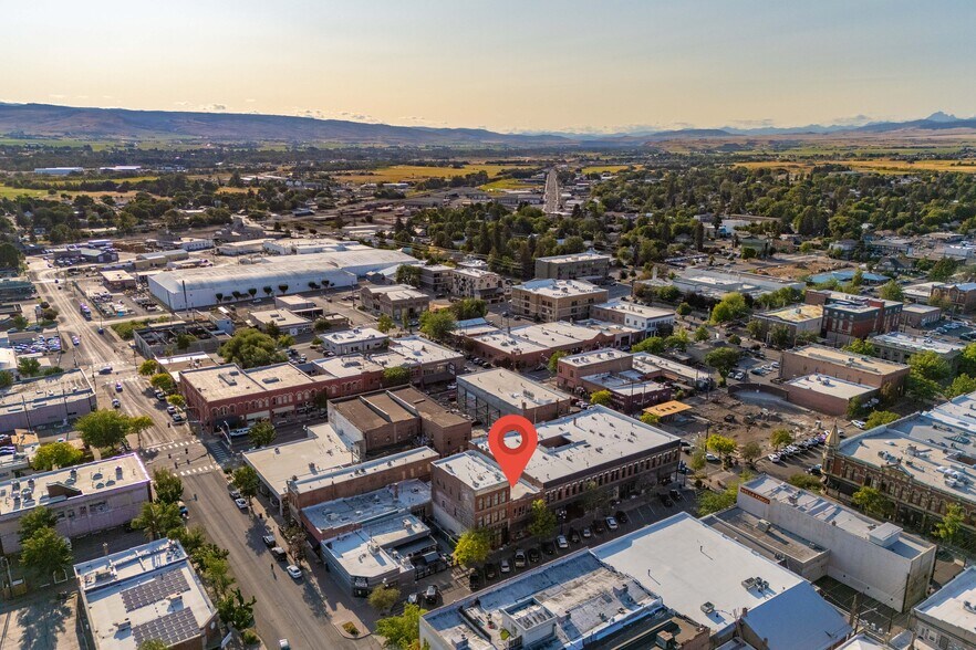 More Photos Of 309 N Pearl St, Ellensburg Storefront Retail Residential For Sale