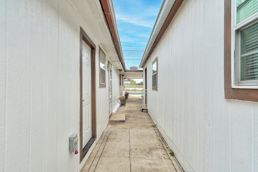 More Photos Of 2607 E 5th St, Austin Religious Facility For Sale