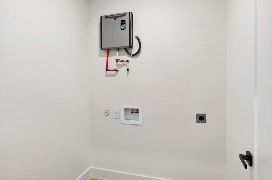 More Photos Of 439 W 9th St, Dallas Apartments For Sale