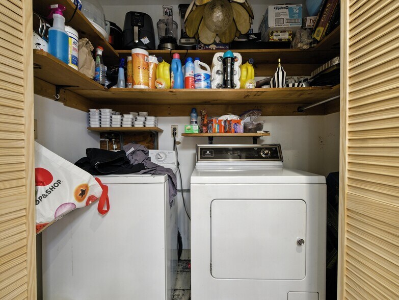 More Photos Of 6-8 Thorne St, Jersey City General Retail For Sale