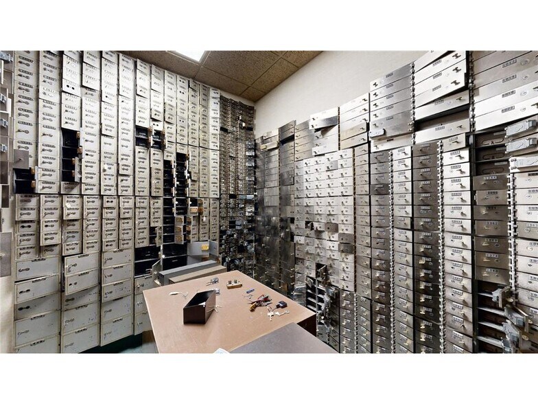 More Photos Of 101 S 1st St, Montevideo Office For Sale