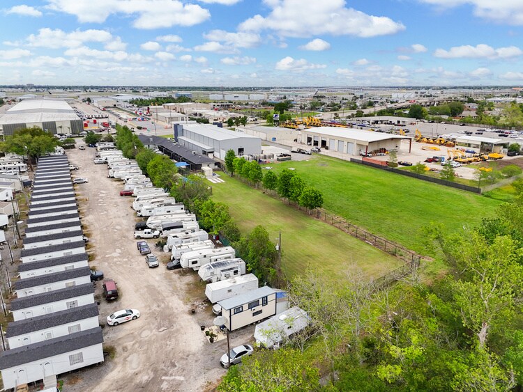 More Photos Of 45 E Airline Hwy, Kenner Veterinarian Kennel For Lease