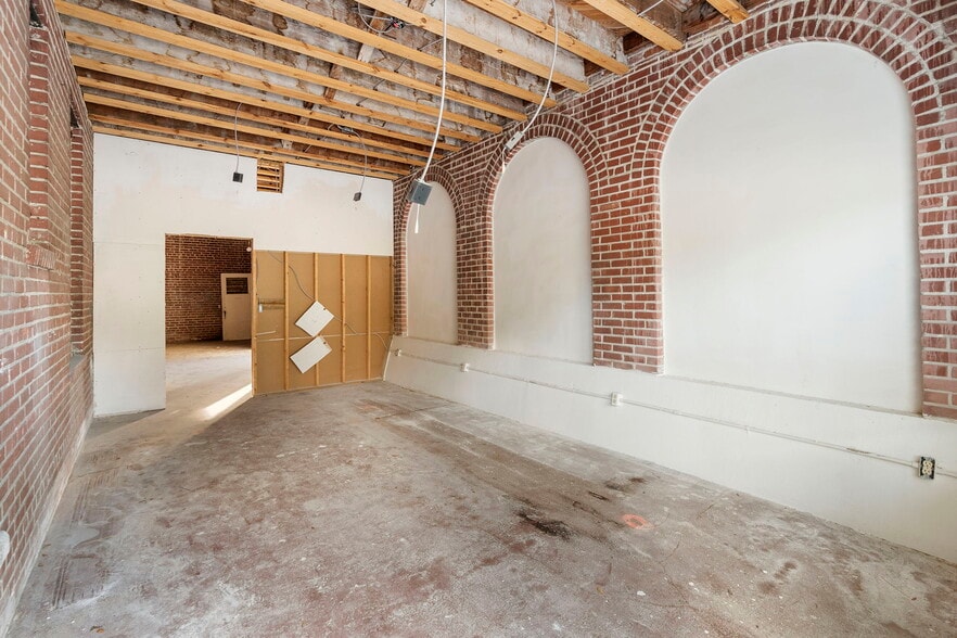 More Photos Of 204 Magnolia St, New Smyrna Beach Restaurant For Sale