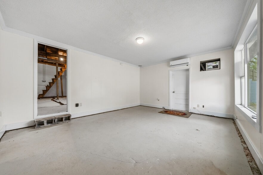 More Photos Of 340 Park Ave, Hot Springs Auto Repair For Sale