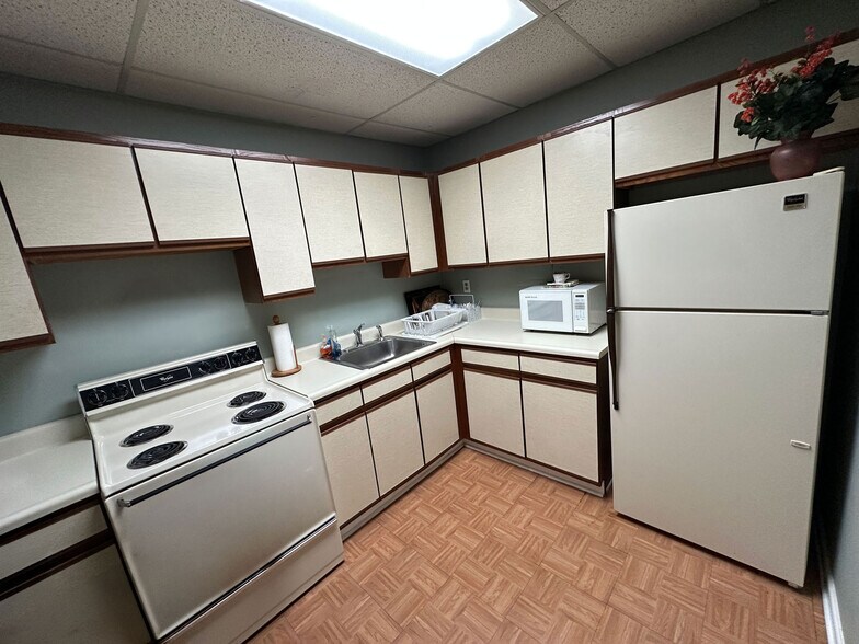 More Photos Of 2054 Harobi Dr, Tucker Specialty For Lease