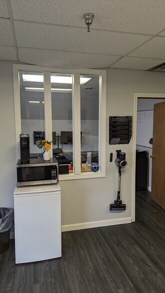 More Photos Of 29 Lafayette Rd, North Hampton Storefront Retail Office For Lease