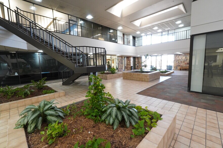 More Photos Of 10500 Heritage Blvd, San Antonio Office For Lease