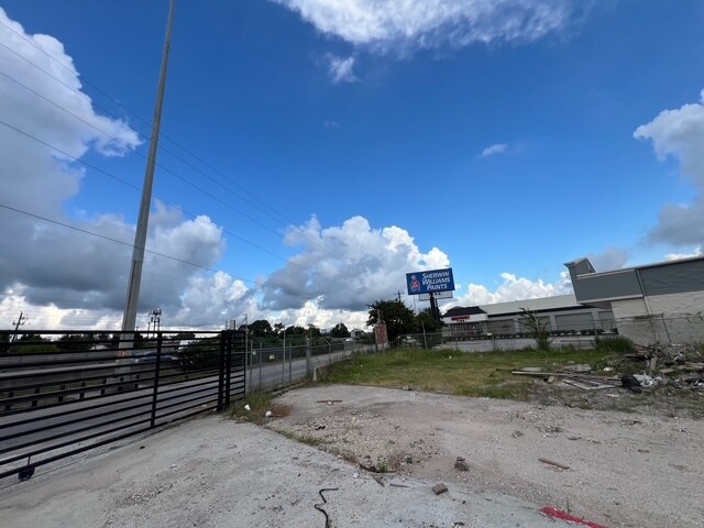 More Photos Of 4900 North Fwy, Houston Land For Lease