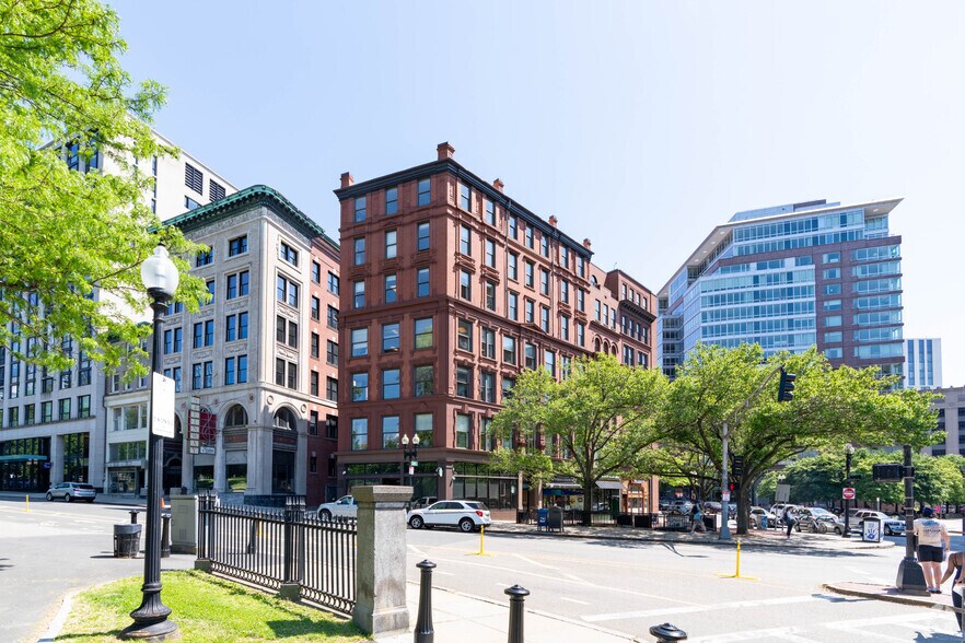 More Photos Of 2 Park Plz, Boston Office For Lease