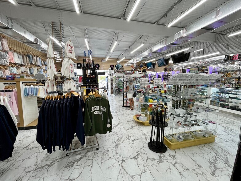 More Photos Of 4392 NE Ocean Blvd, Jensen Beach Storefront Retail Office For Lease