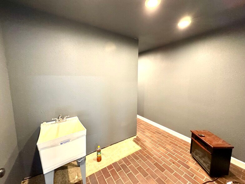 More Photos Of 1101 Fire Station Rd rd, Trumann Warehouse For Sale