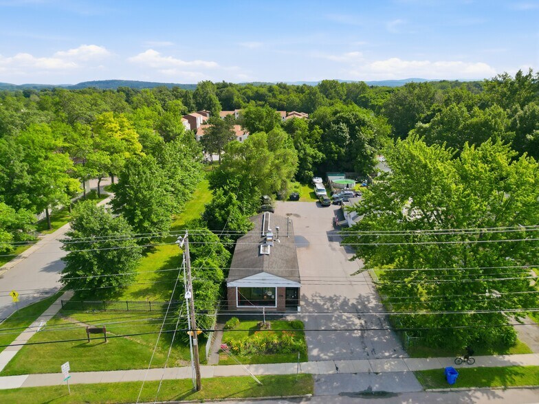 More Photos Of 1548 North Ave, Burlington General Retail For Sale