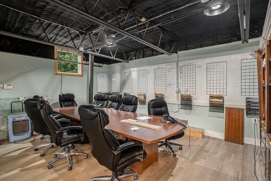 More Photos Of 16745 Dixie Hwy, Davisburg Warehouse For Sale