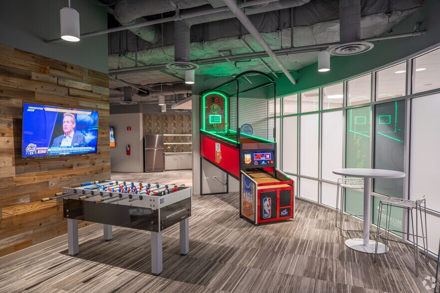 More Photos Of 1950 Innovation Way, Libertyville Unknown For Lease