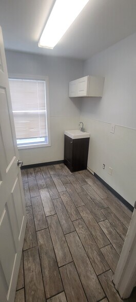 More Photos Of 725 N Wood Ave, Linden Office For Lease