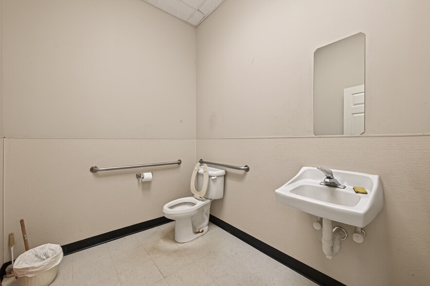 More Photos Of 9223 Bissonnet St, Houston General Retail For Sale
