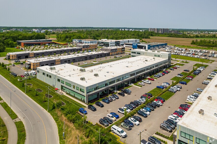 More Photos Of 3351 Av De La Gare, Mascouche Light Distribution For Lease