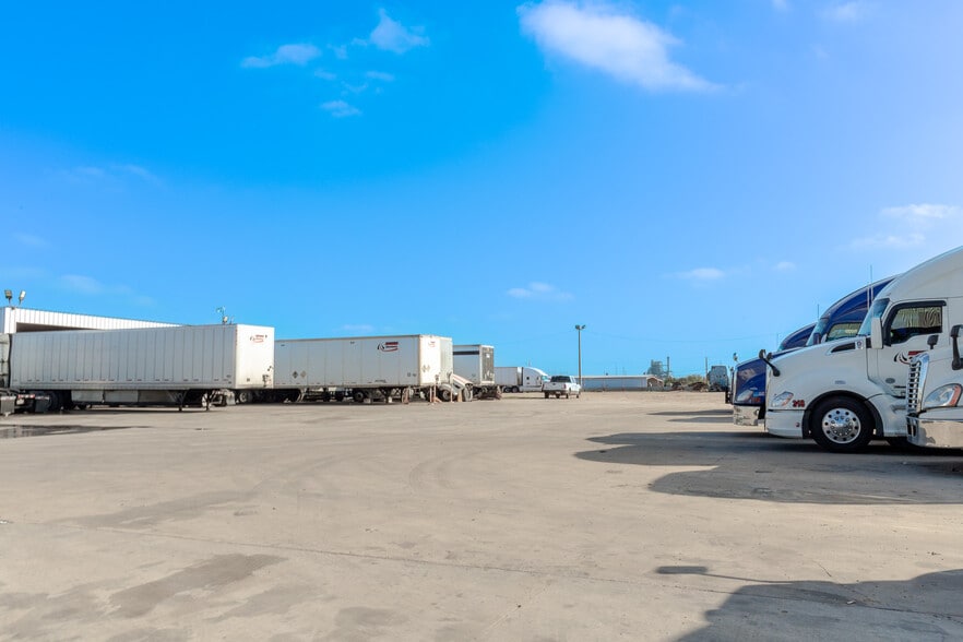 More Photos Of 119 North America Rd, Laredo Land For Sale