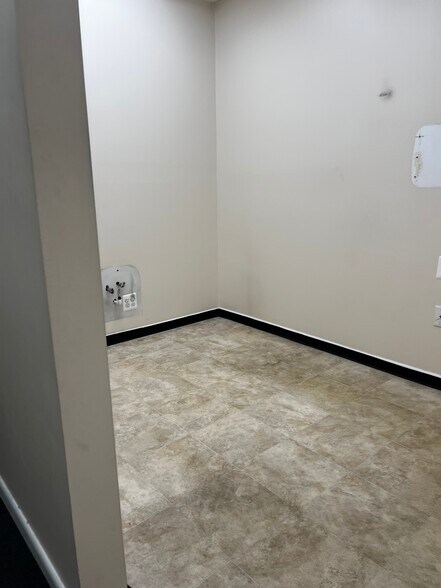 More Photos Of 420 S Crain Hwy, Glen Burnie Medical For Lease