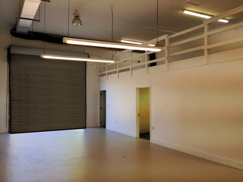 More Photos Of 920-936 36th Ct SW, Vero Beach Warehouse For Lease