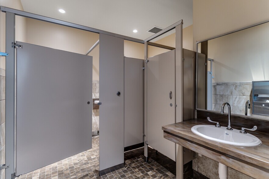 More Photos Of 2675 E Cessna Dr, Chandler Warehouse For Sale