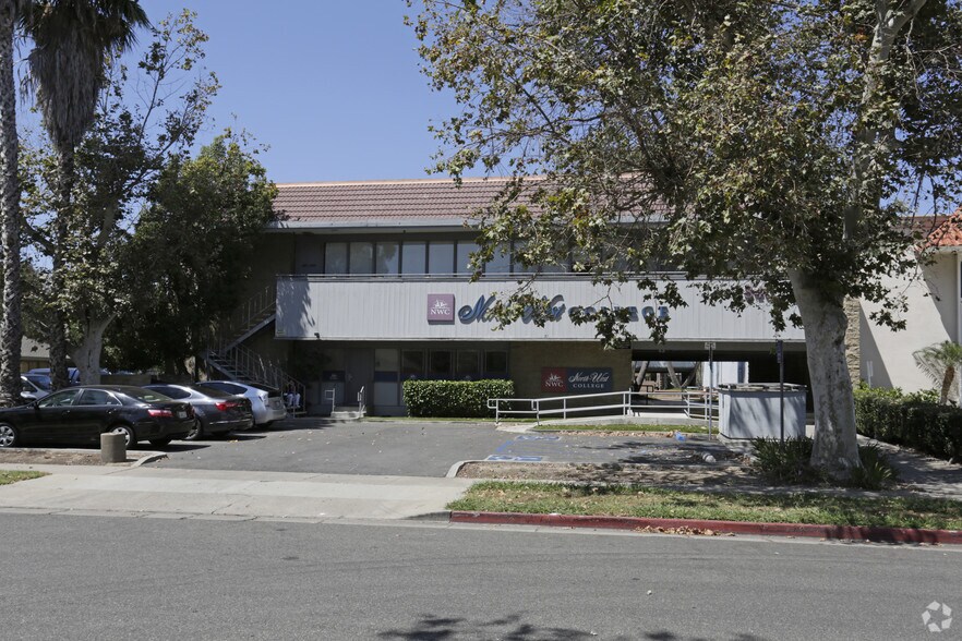 More Photos Of 1840 E 17th St, Santa Ana Office For Lease