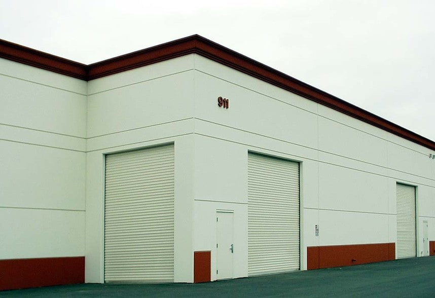 More Photos Of 911 Poinsettia St, Santa Ana Warehouse For Sale