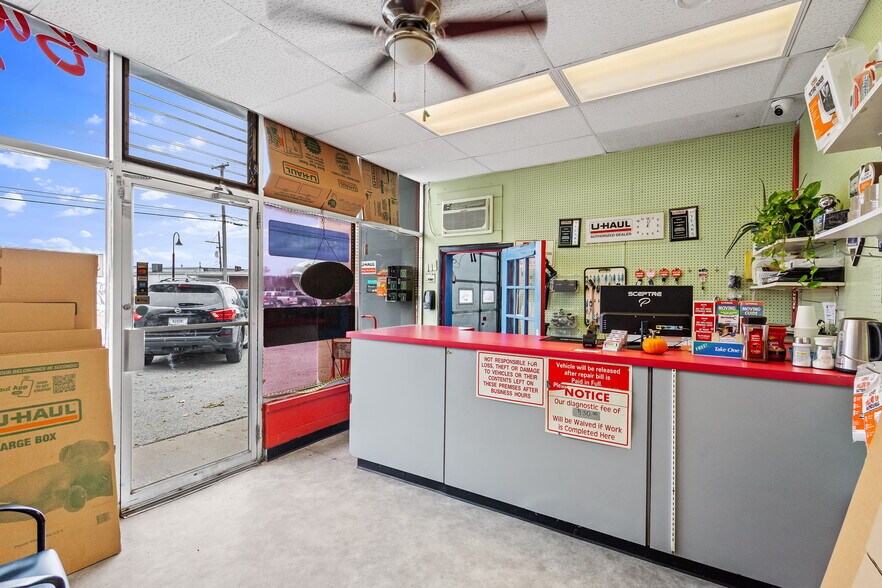 More Photos Of 1001-1003 Calumet Ave, Valparaiso Auto Repair For Sale
