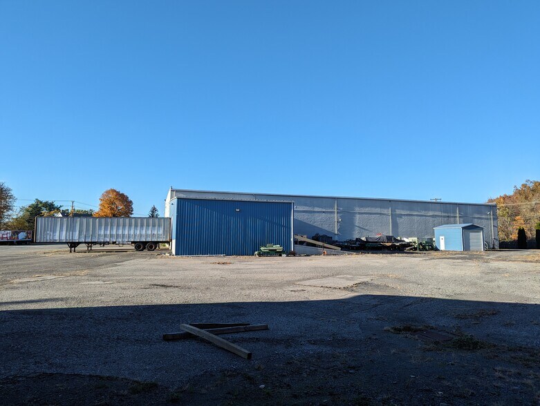 More Photos Of 5 Orchard Dr, Gardiner Warehouse For Lease