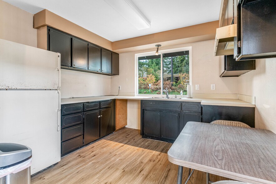 More Photos Of 712 Avenue D, Snohomish Storefront Retail Office For Sale