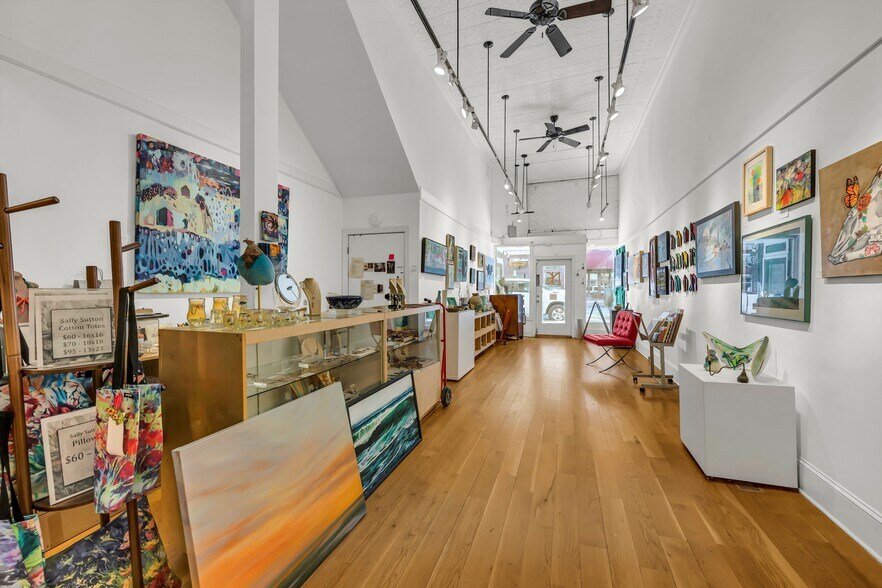 More Photos Of 271 N Front St, Wilmington General Retail For Sale