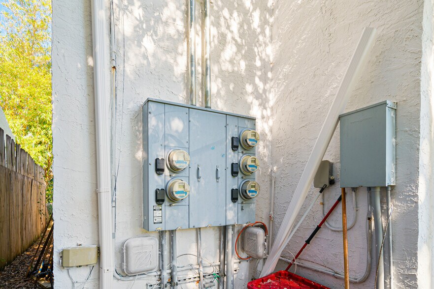 More Photos Of 518 Biscayne Dr, West Palm Beach Apartments For Sale