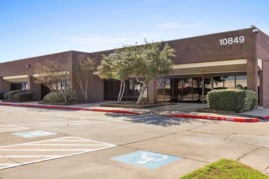 Primary Photo Of 10849 Kinghurst Dr, Houston Unknown For Lease