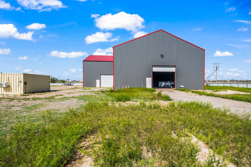 More Photos Of 1809 114 Hwy, Levelland Industrial For Lease