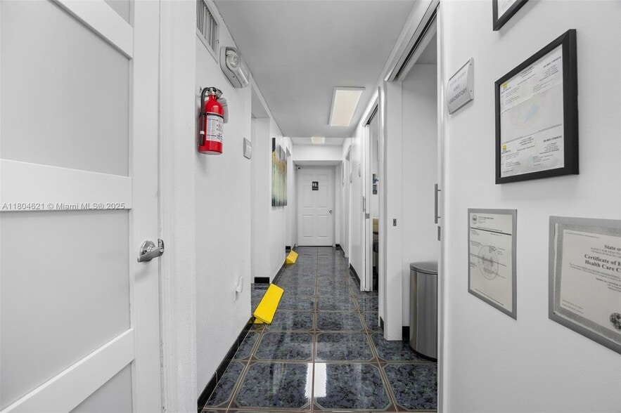 More Photos Of 401 E Oakland Park Blvd, Fort Lauderdale Loft Creative Space For Sale