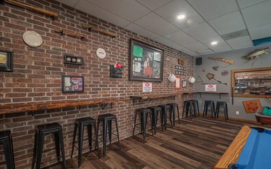 More Photos Of 1107 Cherokee Ave, Seneca Restaurant For Sale
