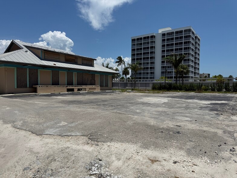 More Photos Of 7128 Estero Blvd, Fort Myers Medical For Sale