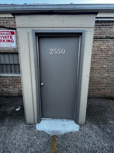 More Photos Of 2550-2558 W Peterson Ave, Chicago Office For Lease