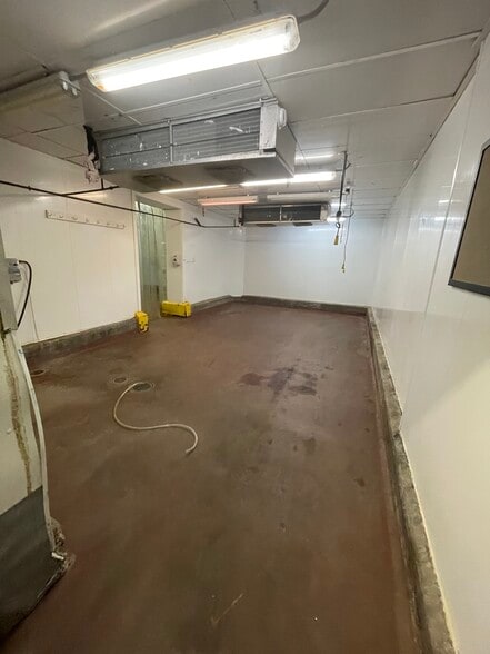 More Photos Of 5706 Troost Ave, Kansas City Warehouse For Sale