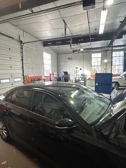 More Photos Of 2425 Herr St, Harrisburg Auto Repair For Sale