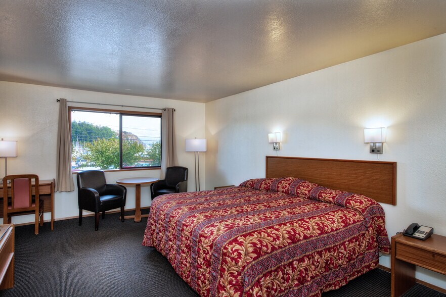 More Photos Of 906 9th St, Anacortes Hotel For Sale
