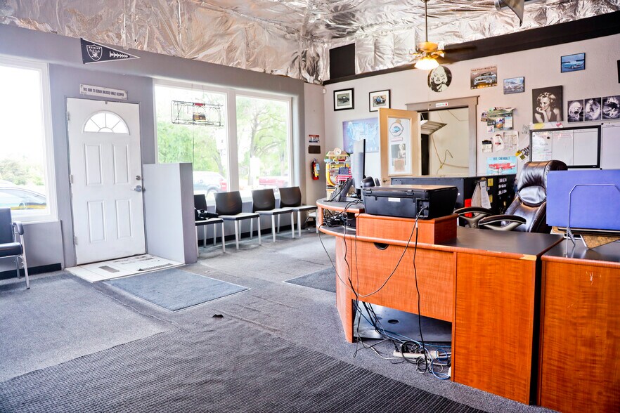 More Photos Of 1116 Garrity Blvd, Nampa Auto Repair For Sale