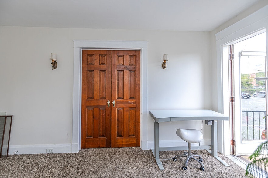 More Photos Of 404 Allegheny Ave, Towson Office For Sale