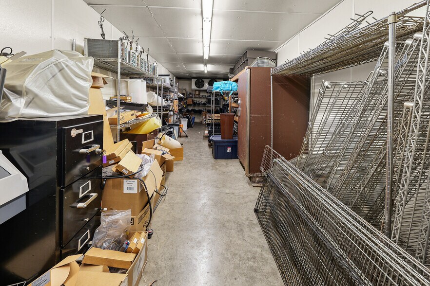 More Photos Of 560 Rolling Meadows, Fond Du Lac Light Distribution For Sale
